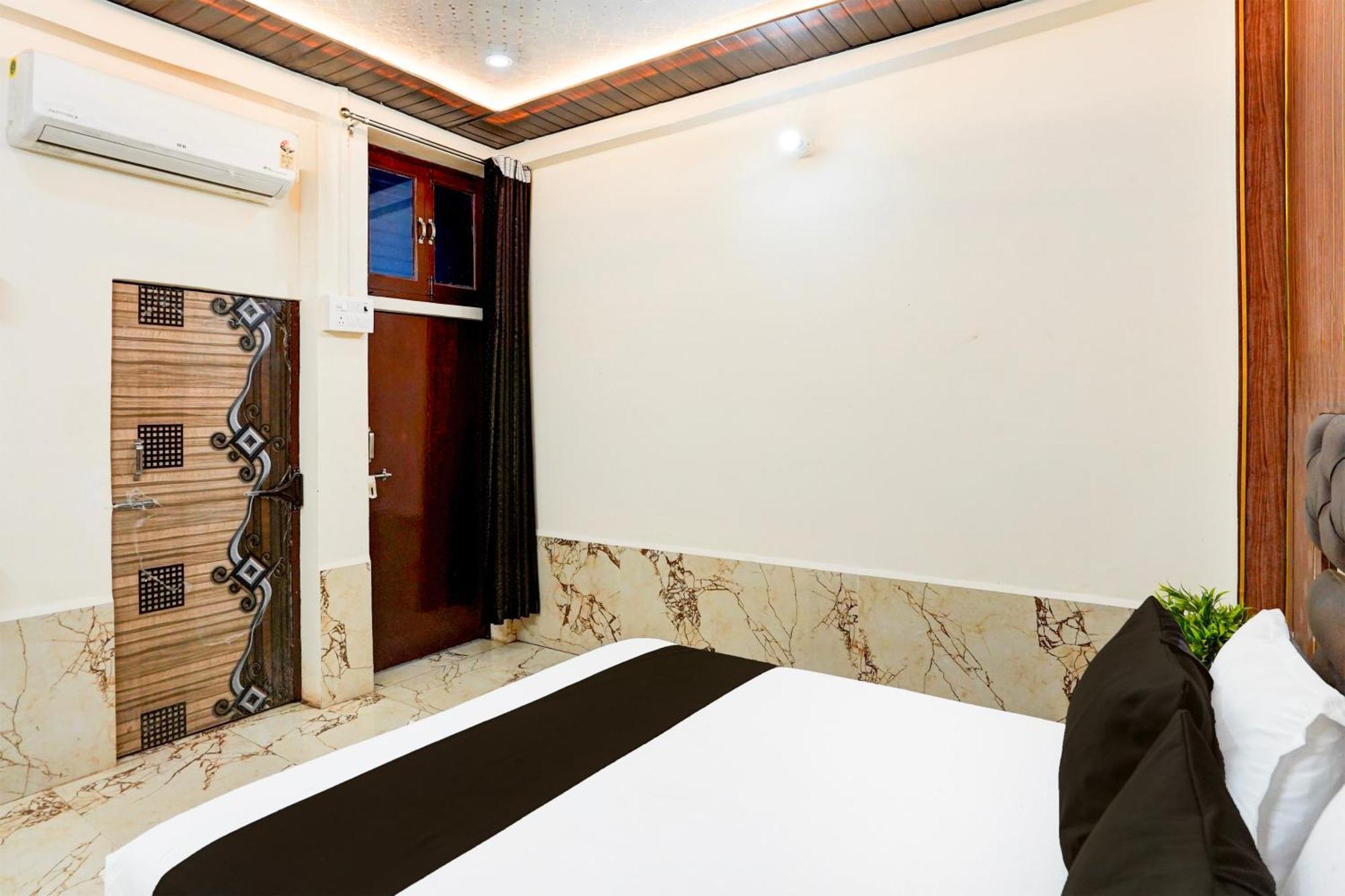 Super Hotel O Brij Gaurav Guest House Mathura Exterior photo